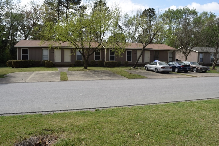 Creeks Edge in Fayetteville, NC - Building Photo