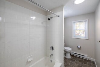 Newport Apartments in Milford, CT - Foto de edificio - Interior Photo