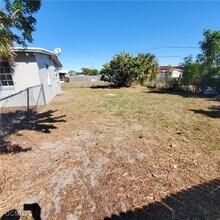 22025 Beverly Ave in Port Charlotte, FL - Building Photo - Building Photo