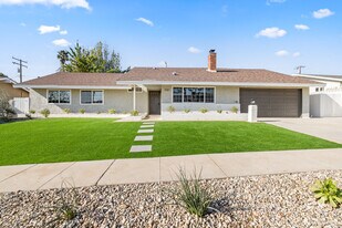 3361 Wichita Falls Ave, Unit Main House in Simi Valley, CA - Building Photo