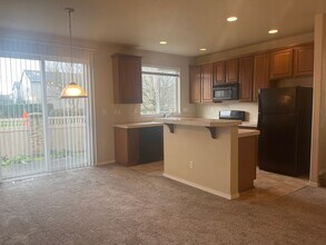 4430 SE Redwood St in Hillsboro, OR - Building Photo - Building Photo