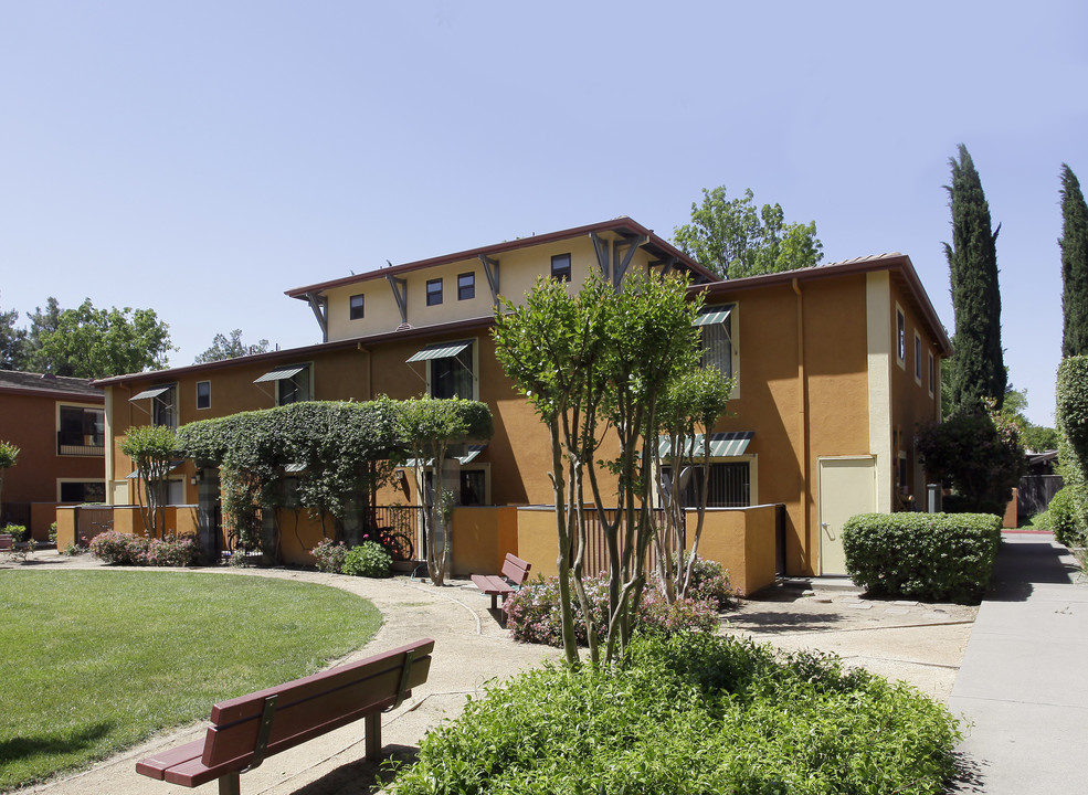 Tuscany Villas Apartments in Davis, CA - Foto de edificio