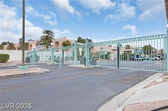 3550 Bay Sands Dr in Laughlin, NV - Building Photo - Building Photo