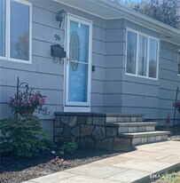 96 Cornflower Dr in Milford, CT - Building Photo