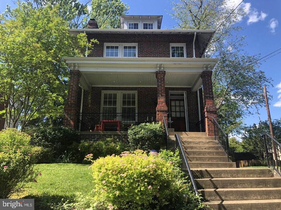 3711 Warren St NW in Washington, DC - Building Photo