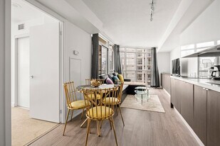 2708 Puente de Luz in Toronto, ON - Building Photo