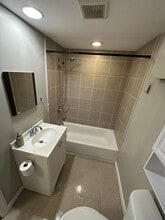 714b Glen Rd in Sparta, NJ - Foto de edificio - Building Photo