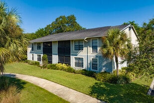 Livingston, The in Lutz, FL - Building Photo