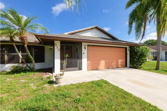 313 SE Wallace Ter in Port St. Lucie, FL - Foto de edificio - Building Photo