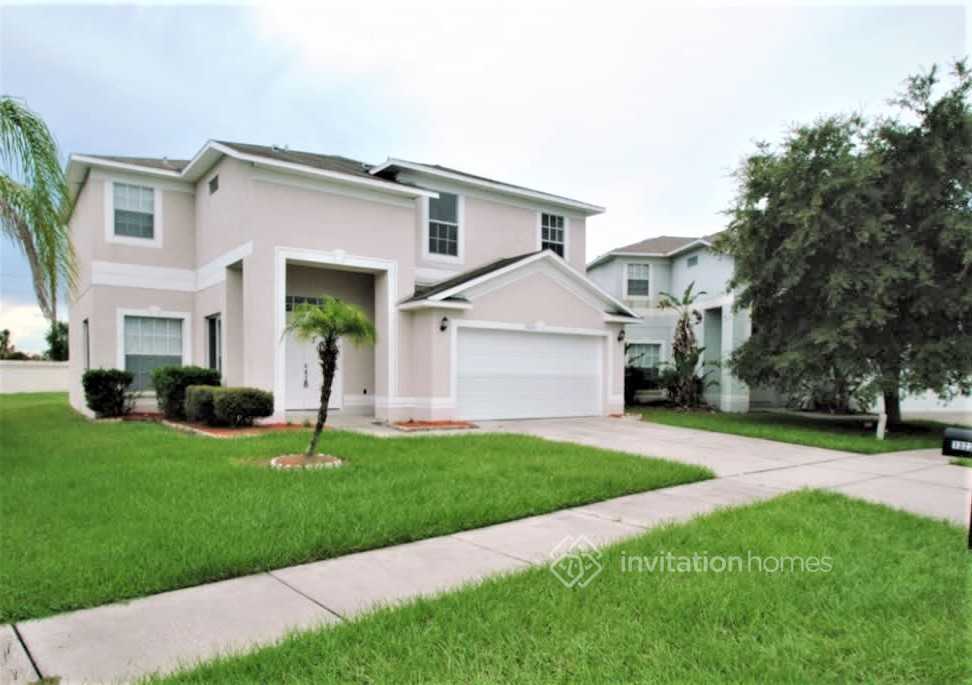 13220 Pike Lake Dr in Riverview, FL - Foto de edificio