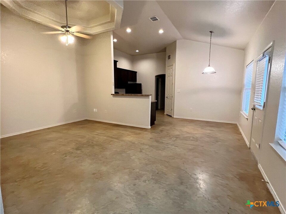 213 Anne Louise Dr in New Braunfels, TX - Building Photo