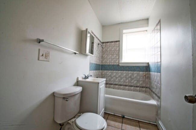 6933 S Indiana Chicago, IL 60637 in Chicago, IL - Building Photo - Building Photo