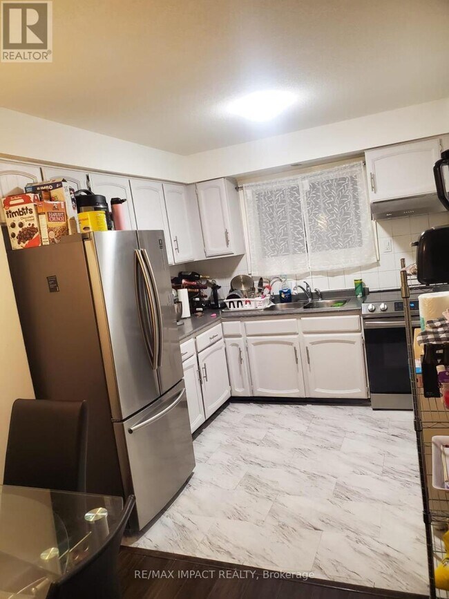 285 Bluevale St N in Waterloo, ON - Building Photo - Building Photo