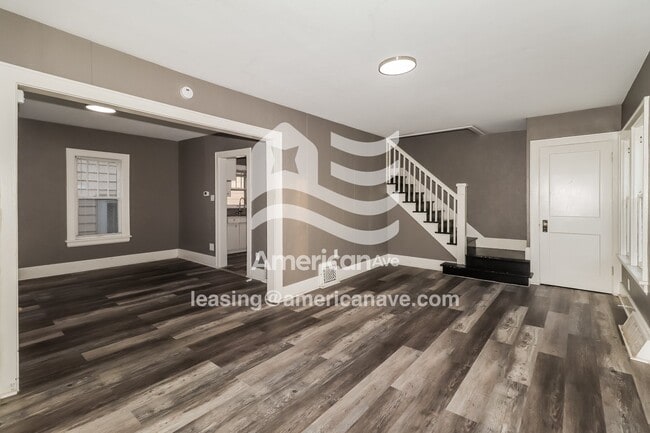 1002 E Victoria St in South Bend, IN - Foto de edificio - Building Photo