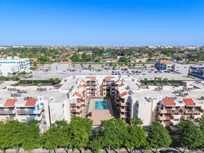 995 SW 84th Ave in Miami, FL - Building Photo - Building Photo