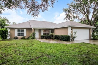 35123 Queens Way in Fruitland Park, FL - Building Photo - Building Photo