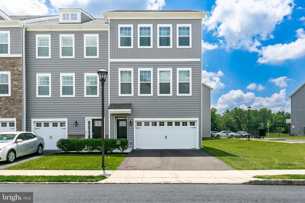 1 Turin Way in Mount Laurel, NJ - Building Photo