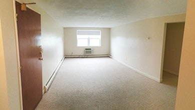 89 E. Squantum Street in Quincy, MA - Building Photo - Building Photo