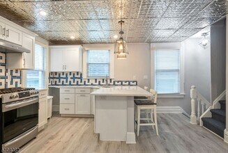 204 Forest St in Montclair, NJ - Building Photo - Building Photo