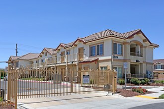 Woodbridge Place Apartments in Merced, CA - Building Photo - Building Photo