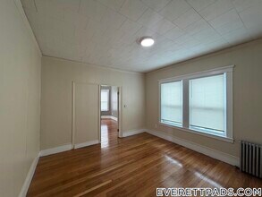 44 School St in Everett, MA - Foto de edificio - Building Photo