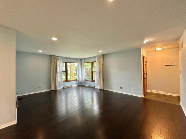 property at 824 South Hinsdale Avenue