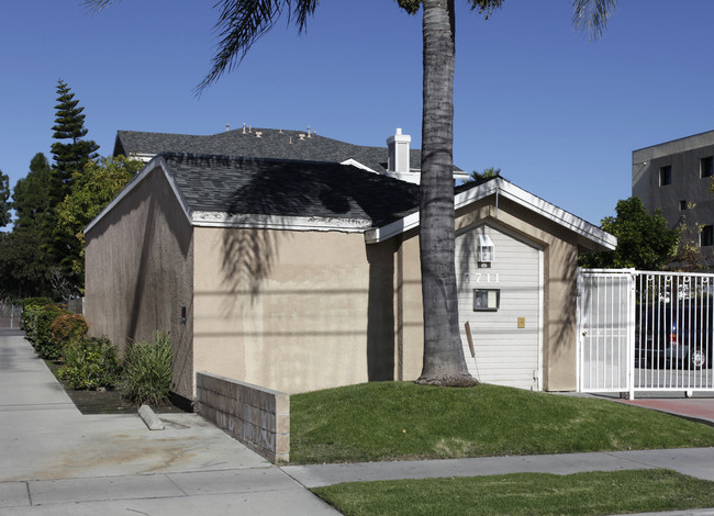 Franklin Apartments in Buena Park, CA - Building Photo - Building Photo