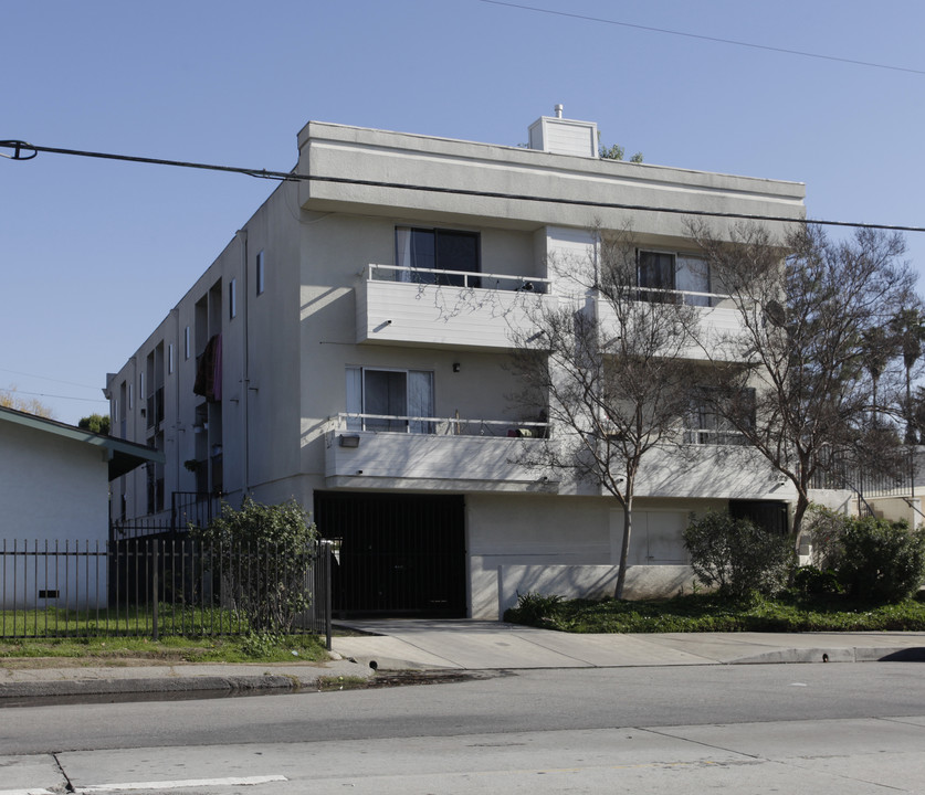 6326 Hazeltine Ave in Van Nuys, CA - Building Photo