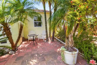 6506 W 82nd St in Los Angeles, CA - Building Photo - Building Photo