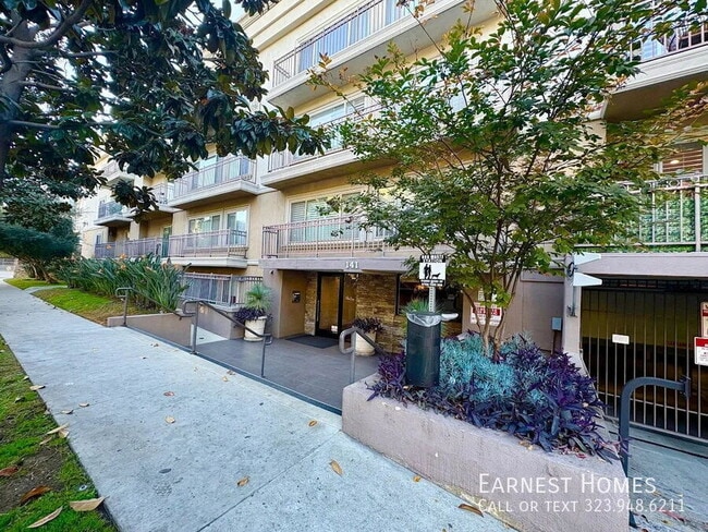 property at 141 S Clark Dr