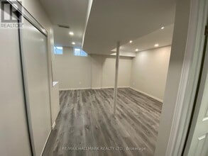 142 Maguire Rd in Newmarket, ON - Building Photo - Building Photo