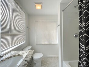 48 Derby St, Unit 1 in Somerville, MA - Foto de edificio - Building Photo