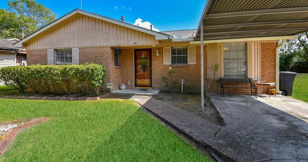 2116 Godfrey St in Baytown, TX - Building Photo