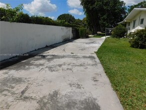 6700 SW 97th Ave in Miami, FL - Building Photo - Building Photo