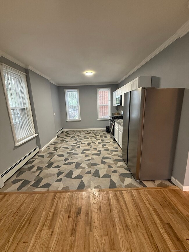 386 Barnum Ave in Bridgeport, CT - Building Photo - Building Photo