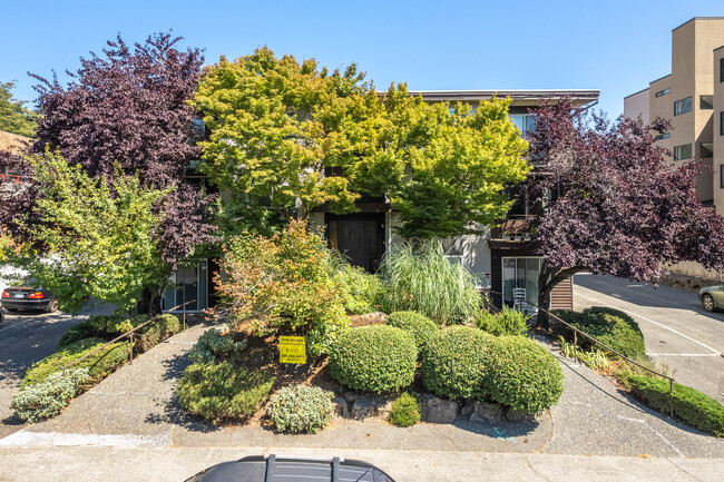 5630 California Ave Apartments in Seattle, WA - Foto de edificio - Building Photo