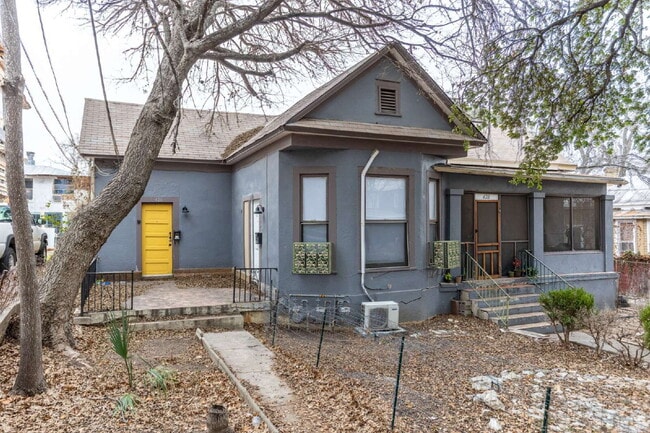 property at 426 W Woodlawn Ave