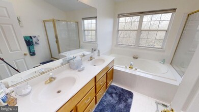 19917 Knollcross Dr in Germantown, MD - Building Photo - Building Photo