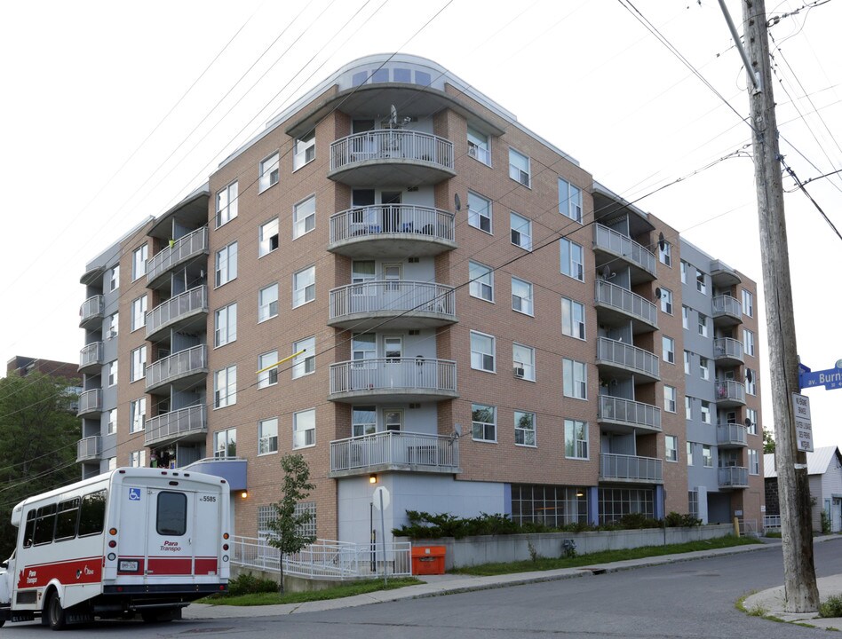 Vachon Place in Ottawa, ON - Building Photo