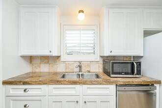 950 W Donovan St in Houston, TX - Building Photo - Building Photo