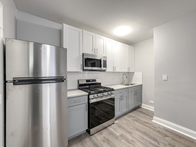 4241 N Kenmore Ave, Unit 211 in Chicago, IL - Building Photo - Building Photo