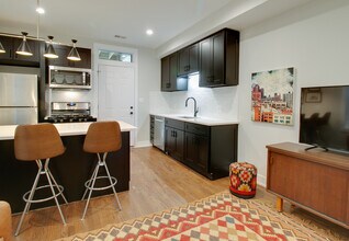 3115 N Haussen Ct-Unit -1 in Chicago, IL - Building Photo - Building Photo