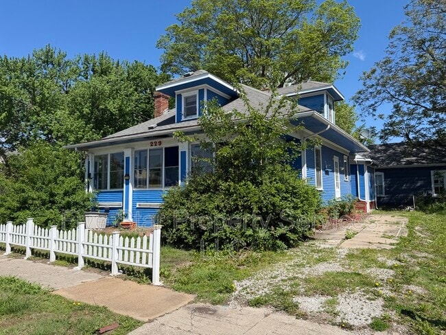 229 W Allen St in Springfield, IL - Building Photo - Building Photo