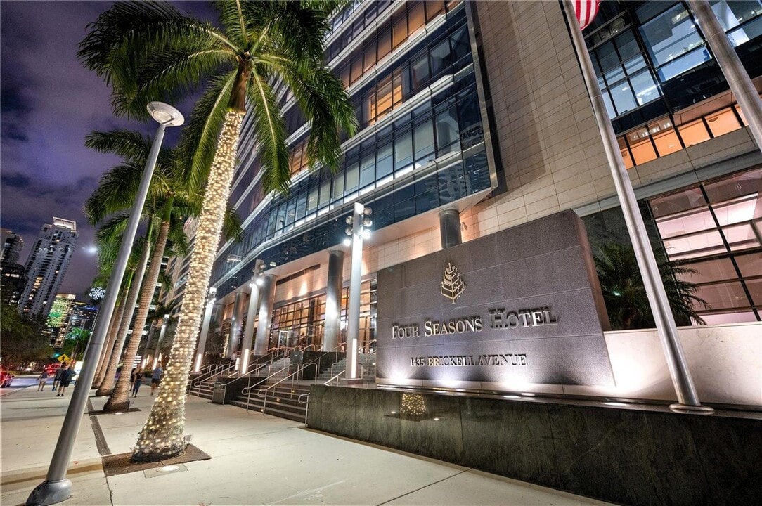 1435 Brickell Ave, Unit 3412 in Miami, FL - Foto de edificio