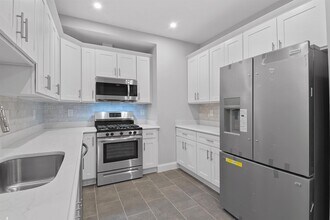 311-315-315 West Side Ave in Jersey City, NJ - Building Photo - Building Photo