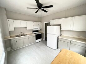 112 N Mendenhall St in Greensboro, NC - Building Photo