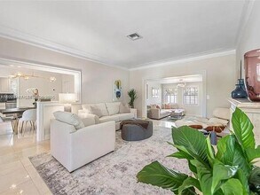 5371 N Bay Rd in Miami Beach, FL - Building Photo - Building Photo