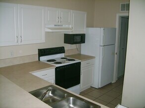 13200 W Newberry Rd-Unit -V-124 in Newberry, FL - Foto de edificio - Building Photo