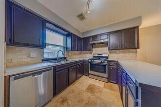 7807 Battlecreek Dr in Houston, TX - Building Photo - Building Photo