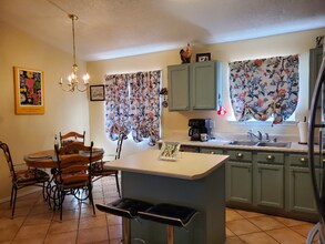 332 Vista Del Angel SW in Albuquerque, NM - Foto de edificio - Building Photo